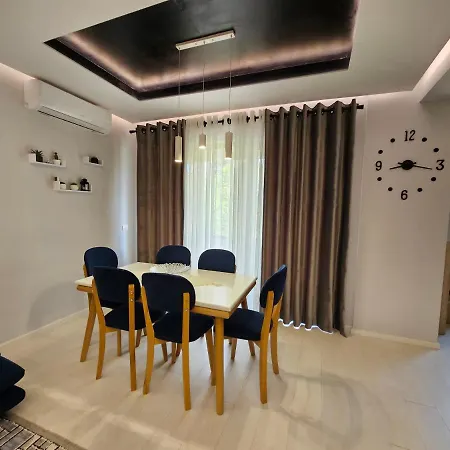 Tower Bridge Apartment *